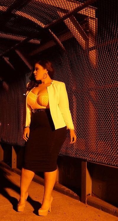 goldieloc:  thick and sexy  Thick sexiness
