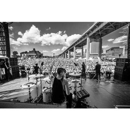 PVRIS | Buffalo, NY.#kerfuffle #altbuffalo #altfamily #lynngunn #concertphotography #canalside #em