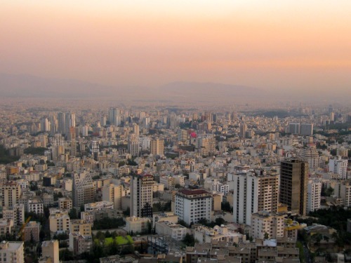 neuartig:  Smoggy Tehran