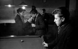 Kvetchlandia:frank Horvat     Teenagers Playing Billiards, London     1954