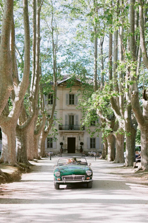 Le Mas de la Rose,  Eygalières, Provence, France(via Glamour & Grace)