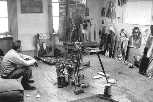 painters-in-color:Robert De Niro Sr. in his studio, New York 1958