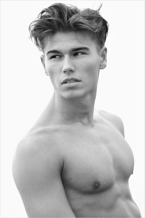 pajas-mentales:  Max Henhappel by David Brad 