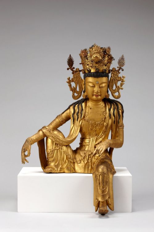 historyarchaeologyartefacts: Gilded Sitting Avalokitesvara (Gwaneum/Guanyin/Kannon), 13th century, G