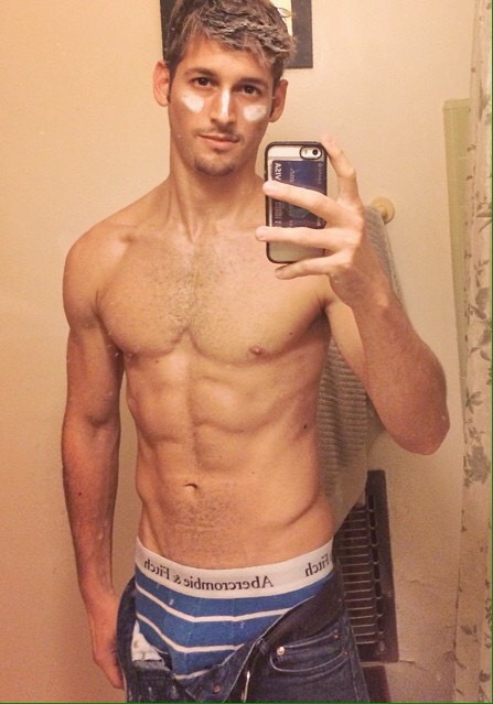 hotmalepicsss:Follow me for :  More hot guys : http://hotmalepicsss.tumblr.com/