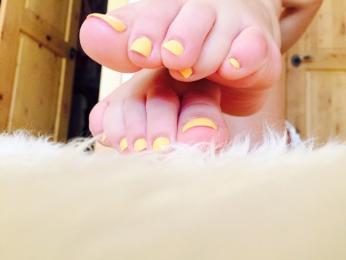 tiny-twinkle-toes - Freshly pedicured feet Wish you were...