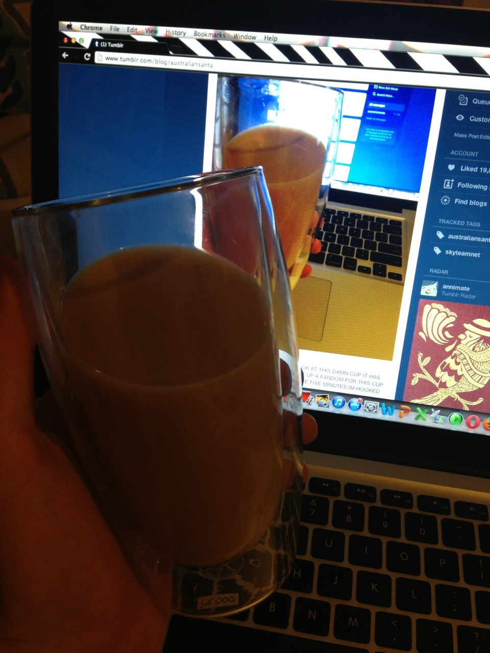 australiansanta:  me enjoying my cup in front of a post of me enjoying my cup