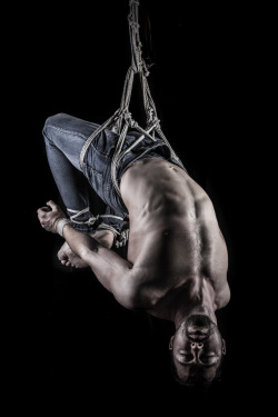 reraizure:// Touch // Modell: Marius; Foto: Niels Brähler, Ropework as always by me, Reraizure // 