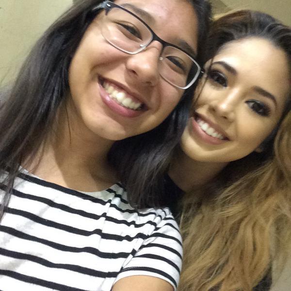 villegas-news:  Jasmine with fans yesterday.