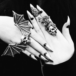 gothic-nightmares:  💀 EVERYTHING GOTH