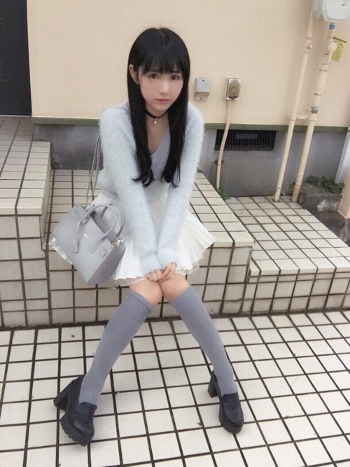 momochan14sai:  ロシアンブルーぽいコーディネートです。 ニット: dazzlin スカート: snidel ソックス: snidel 靴 : yosuke