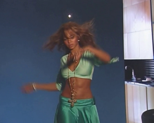 causeislay: beyoncé in 2003