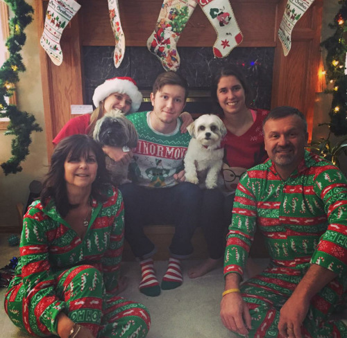 Cole Ully with his family and their dogs during Christmas Eve 2015(Source: instagram.com/coleully)