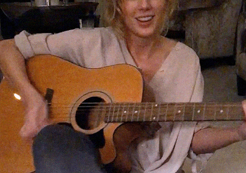 Some Random Taylor Gifs That Make My Heart Happy
