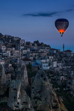 nonconcept:  &ldquo;The first ballon&rdquo; by CoolBieRe. 