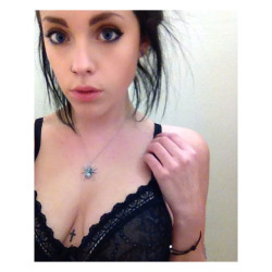 selfpicshotbabes:  More Hot Selfshot Babes