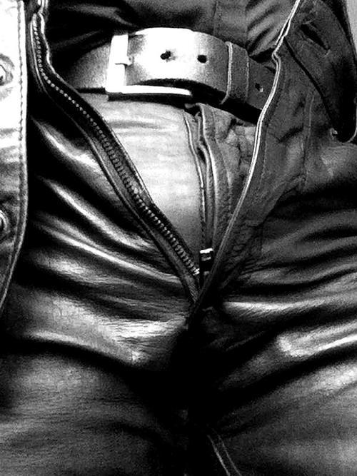 leatherhostage:  go to archive http://leatherhostage.tumblr.com