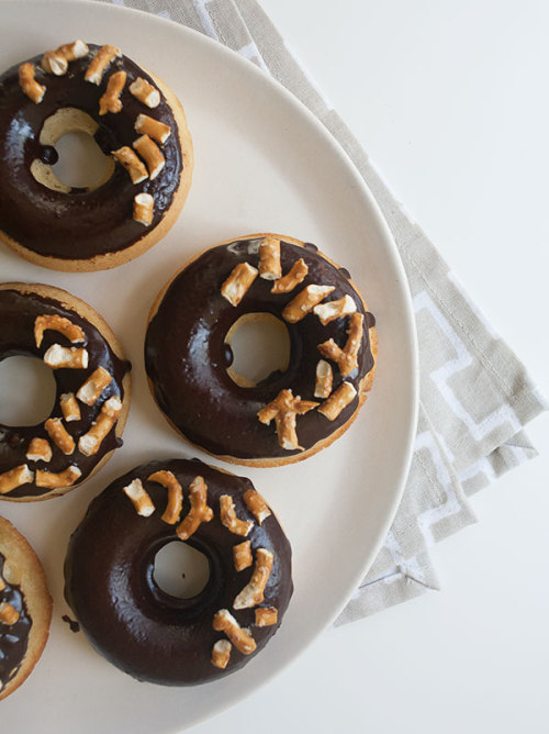 foodishouldnoteat: royal-food:  Baked Pretzel Doughnuts  if you love food follow my blog!