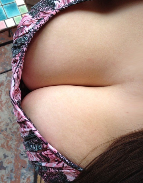 tumbleonandonstuff:  Deep Busty Cleavage