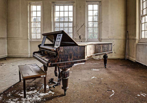 poisoned-apple:  - Dan Marbaix’s Haunted Asylum Photography - 