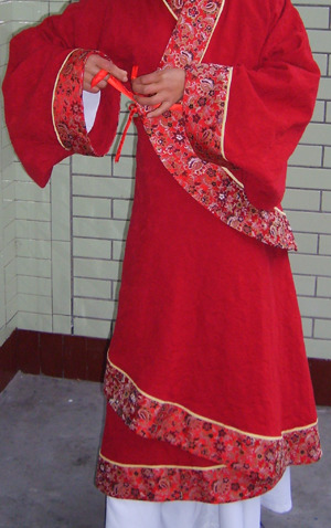 How to put on Hanfu (Han Chinese clothing)?