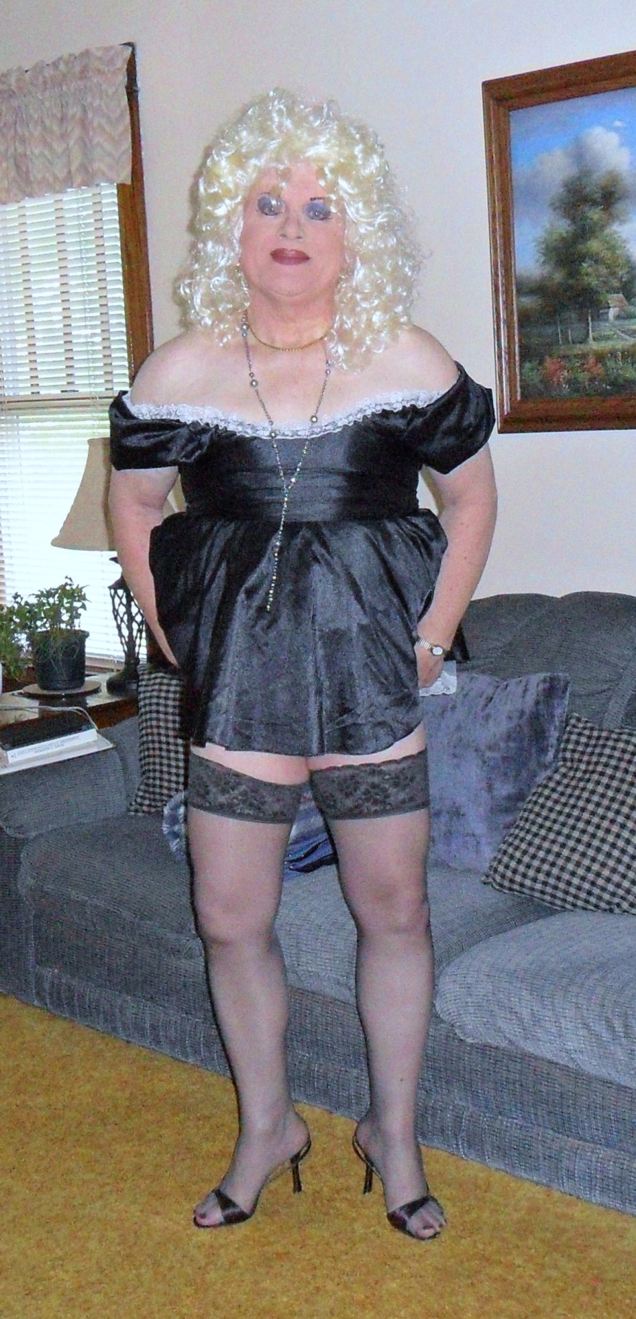 ddkellysdaringdisguise:Still a maid in my dreams….in heels and in stocking feet….a