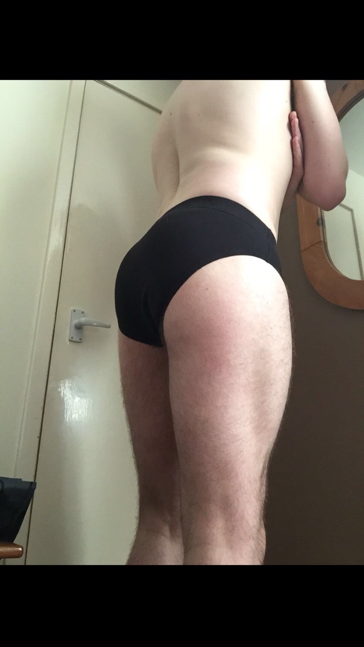 underlads:  The hottest guys in their underwear at UNDERLADS with over 16,000 followers!!!
