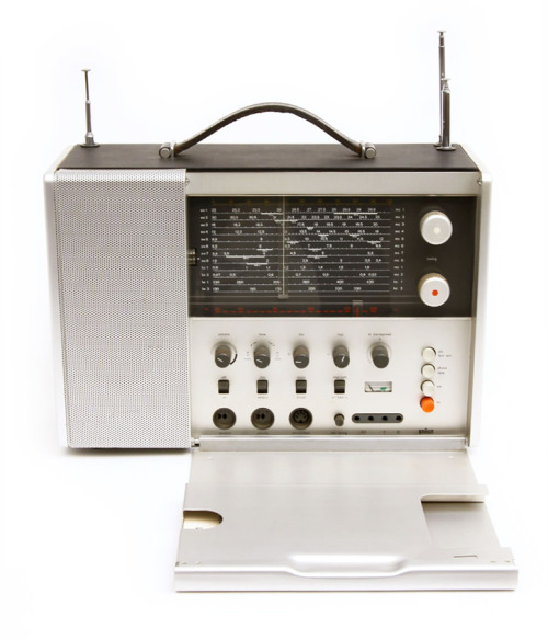 Dieter Rams, Braun Weltempfänger T1000 CD, Shortwave Radio Receiver, 1968. Source. It has been used by members of the German diplomatic corps, therefore the “CD”.