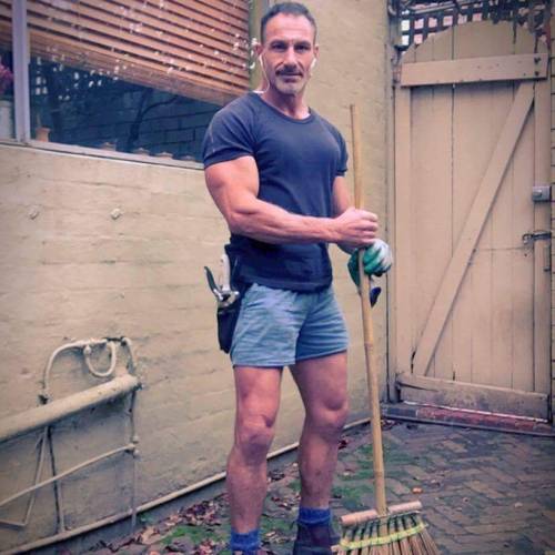 tradies2000:  Hot daddy tradie part 3