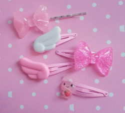 prettypenguinparty:  We have some super cute hair clips and other accessories on Pretty Penguin Party! Click to go have a look if you want~  