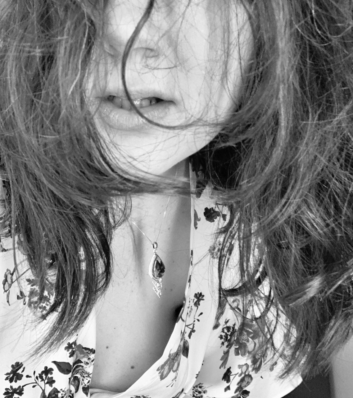 peskylittlenymph:  If I had a signature, it’d be mussed up hair. 