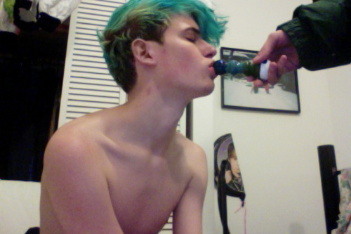 https://gay-is-so-cuuute.tumblr.com/post/127713351531