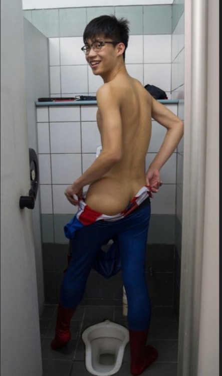 gayb0y92: famemonsterfivesixseven: cutehornysgboys:Our favorite spiderman  Why oh why…. I’d love you