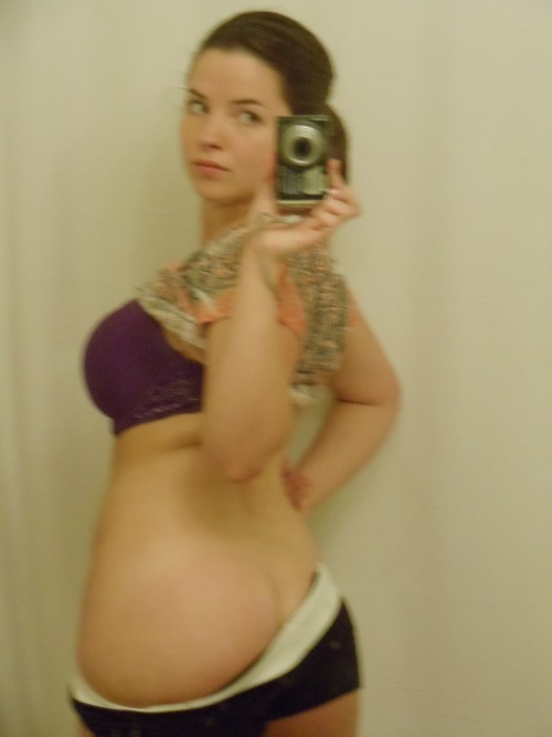 smoothasslover:  Slut Brynn selfies
