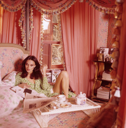 vintagefashionandbeauty:Diane von Furstenberg in Vogue, July 1976. (x)