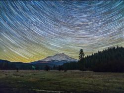 stunningpicture:Star Trails over Mt Shasta