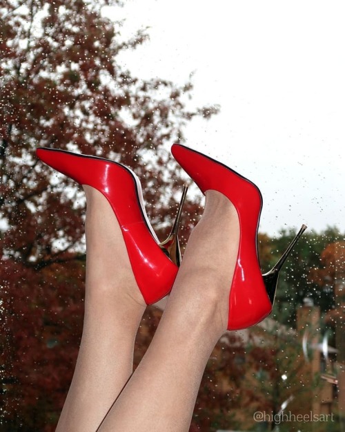 More sunshine during a rainy day#sunshineduringarainyday #highheelsart #highheels #highheelpumps #me