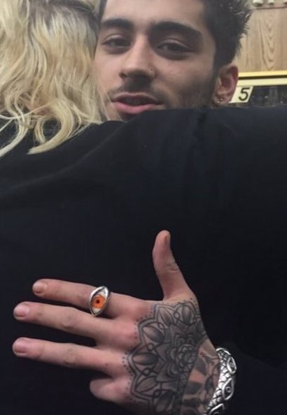 Zayn Malik cosies up to mystery blonde woman and fans think they've worked  out who it is - Mirror Online