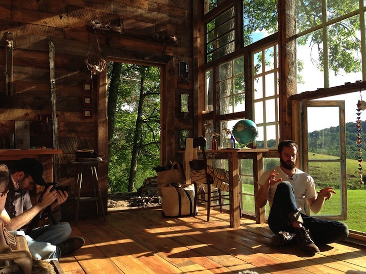  A cabin in West Virginia built with salvaged materials on a $500 budget by photographer
