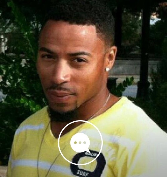 baitnbust:  He so fuckin sexy!!! follow n reblog for more….