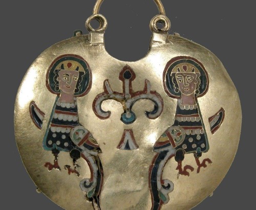my-russia:Kolt was a part of a female headgear, hanging on a ryasna at both temples as a sign of fam