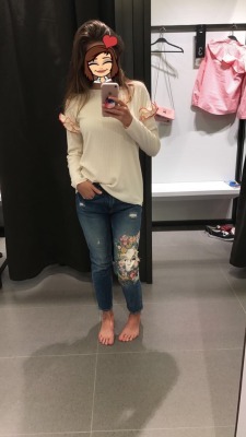 beautifulandhorny:  Guys these jeans were ๖ I’m so sad I couldn’t get them