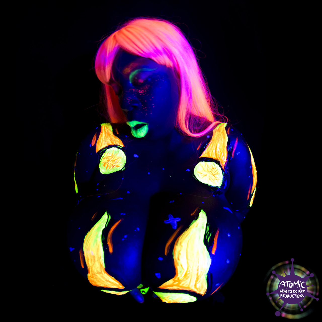 ryansuits:  Ms Gottalottabody / Ultraviolet Dance // 2015 â€“ Tumblr | Etsy