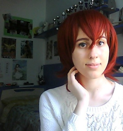 Trying the Yona’s wig! I expected it to be a little more pink but I’m ok however. While in the anime she has pink hair in the manga they are red so I will be more faithful to the original xD(Short wig are so difficult to wear! It took 20 minutes to try to look presentable o.O) #Yona cosplay#Yona#wig#cosplay