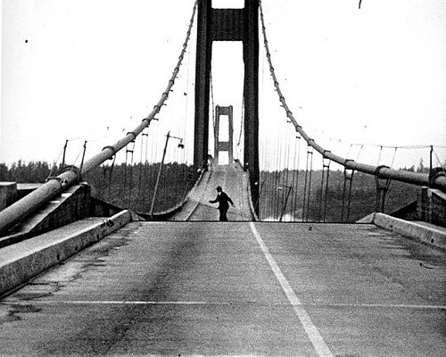 fuckyeahvintage-retro:A man running off the Tacoma Narrows Bridge during collapse. Washington, 1940 