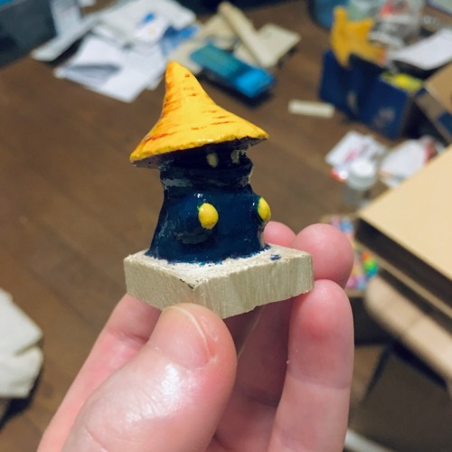 thundaga! ⚡️ recently i started wood carving! this is my 4th carved figurine, a little black mage, p