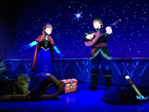 thefrozenheartanna:I WENT ON THE NEW FROZEN RIDE TODAY AND KRISTOFF AND ANNA SING TOGETHER I CRIED T