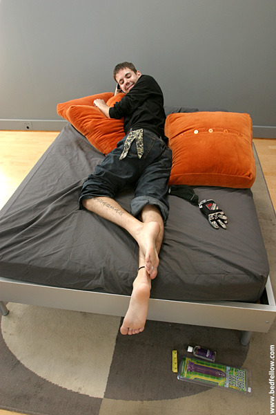 barefootbro22:  prmalefootluvr77:  Chance  Oh so hot