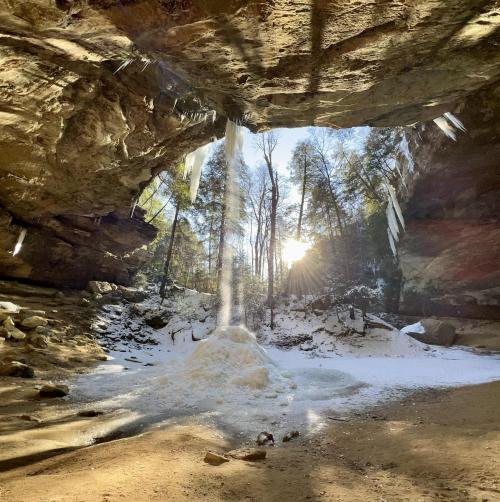 oneshotolive:  Ash Cave, Hocking Hills, OH [3942x3954] [OC] 📷: ikoabd 