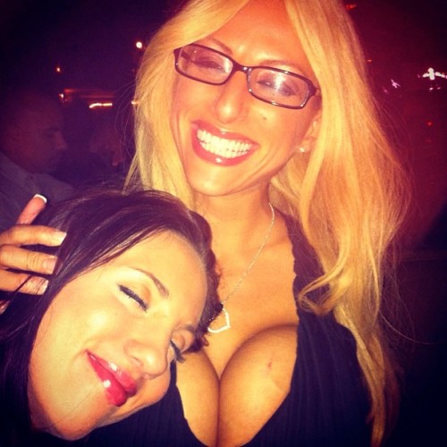 taystevens:  Me and @kellydivine @officialkellydivine she brings a smile to my face